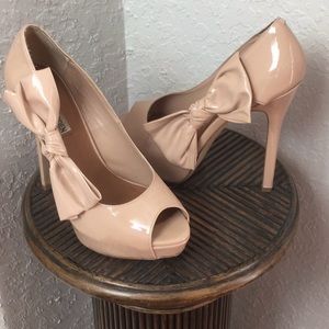 Steve Madden size 9 Bowderek Fawn Patent